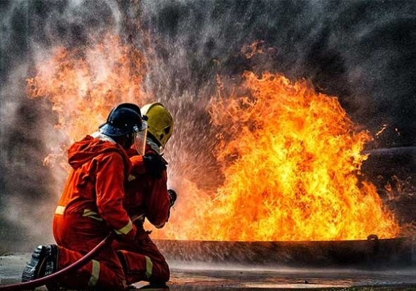 Acil Durum Tatbikat Hazırlığı ve Yönetimi Eğitimi ile iş yerinizdeki acil durumlara karşı hazırlığınızı artırıyor. 